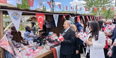 Darende'de Anneler Günü Şenliğine Yoğun İlgi