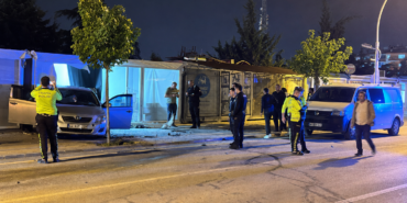 Güney Kuşak Yolu’nda Kaza: Araçlar Savrulup İş Yeri Ve Direğe Çarptı