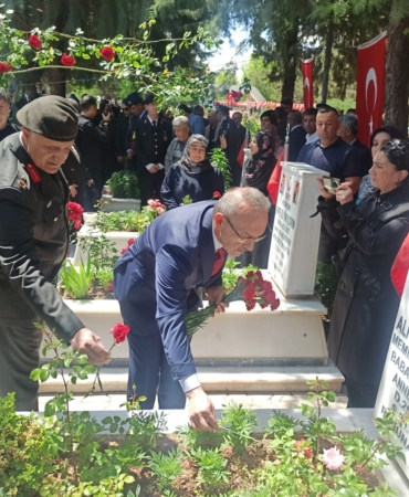 Malatya’da Arife Günü Şehitlikte Duygu Dolu Ziyaret