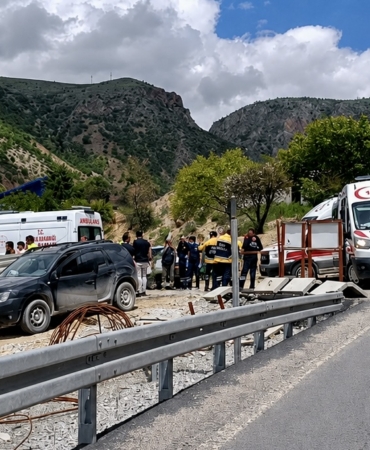 Malatya’da Kamyonet Şantiyeye Girdi: 3 Yaralı