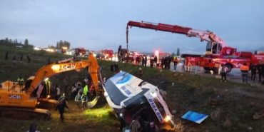 Otobüs Kazasında Yaralılar Hastanelere Kaldırılıyor