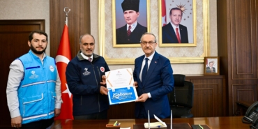 Vali Seddar Yavuz’dan TDV’ye Kurban Bağışı