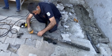 Beton Kırıldı, Boru Kesildi: Yavru Kediye Umut Operasyonu