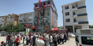 CHP Malatya İl Binası Önünde Protesto: Barış Yıldız’dan Yeni Yönetime Sert Tepki