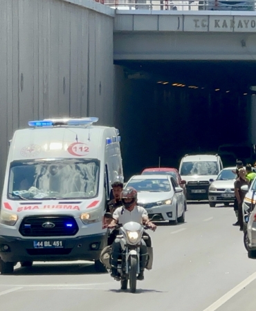 Çevreyolunda Kaza Trafiği Kilitledi: 1 Yaralı