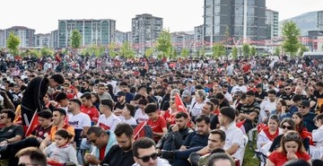 Malatya’da Milli Maç Coşkusu Dev Ekrana Taştı