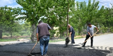 Yeşilyurt Belediyesi Topsöğüt Mahallesi’nde Yol Yenileme Çalışmalarını Sürdürüyor