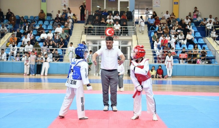 “15 Temmuz Şehitler Haftası” Tekvando Minikler Şampiyonası Nefes Kesti”