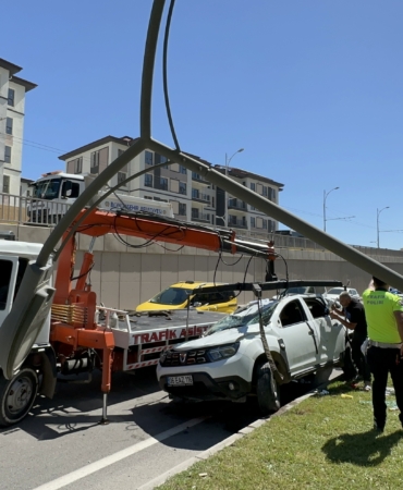 Battalgazi Alt Geçidinde Kaza: 3 Yaralı