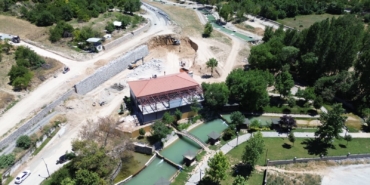 Battalgazi’de Tasarruf Seferberliği: Park ve Bahçeler Kendi Ürettiği Çim ve Fidanlarla Güzelleşiyor