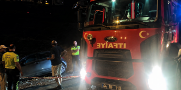 Kontrolden Çıkan Otomobil Kanala Düşmekten Son Anda Kurtarıldı
