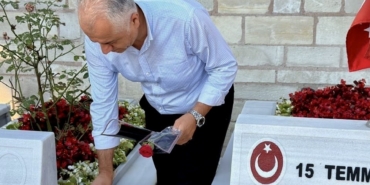 Özköse: “O Gece Türkiye Diz Çökmedi”