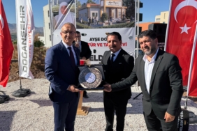 Sanatçı Latif Doğan, Annesinin Adını Memleketinde Yaşatacak