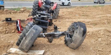 Traktör Şarampole Devrildi: 2 Yaralı