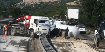 Yakıt Tankeri Devrildi, Kara Yolunda Önlem Alındı