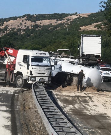 Yakıt Tankeri Devrildi, Kara Yolunda Önlem Alındı