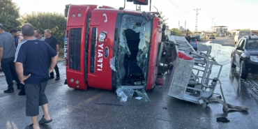 Yangına Giden İtfaiye Aracı Devrildi: 3 Yaralı