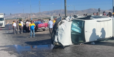 Akçadağ’da İki Otomobil Çarpıştı: 2 Yaralı