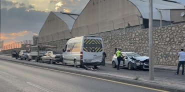 Anayurt Bulvarı’nda Zincirleme Kaza Trafiği Kilitledi