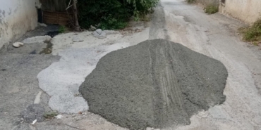 Beton Mikseri Sokağa Harcı Döküp Gitti, Muhtar Ateş Püskürdü