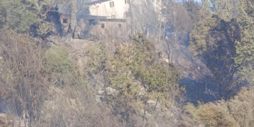 Darende'deki yangın kontrol altına alındı: 2 ahır yandı, 3 kişi dumandan etkilendi