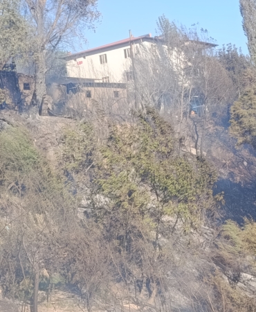 Darende'deki yangın kontrol altına alındı: 2 ahır yandı, 3 kişi dumandan etkilendi