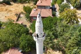 Depremde Hasar Gören Hafız Camii Alemi Tehlike Saçıyor