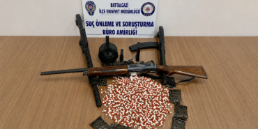 Islak Mendil Görünümlü Poşetlerde 817 Uyuşturucu Hap Ele Geçirildi