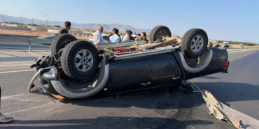 Kuzey Çevre Yolu’nda Otomobil Takla Attı: 2 Yaralı