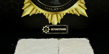 Sokak Satıcısına Fiziki Takip: 900 Gram Metamfetamin Ele Geçirildi