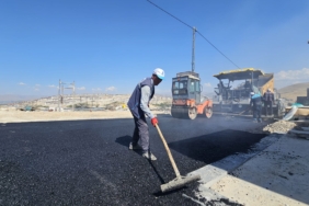 Battalgazi’de Asfalt Mesaisi: Kırsalda 9 Kilometrelik Yol Yenilendi