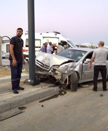 DSİ Kavşağında U Dönüşü Kazası: 2 Yaralı