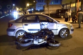 Motosiklet İle Otomobil Çarpıştı: 2 Yaralı