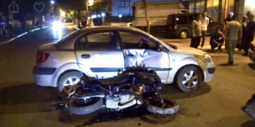 Motosiklet İle Otomobil Çarpıştı: 2 Yaralı