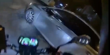 Motosiklet ile otomobil çarpıştı: Kaza anı kamerada