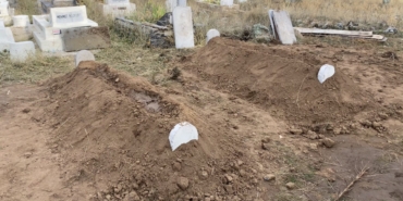 Anne ve Oğlu Yan Yana Toprağa Verildi: Aile İki Acıyı Birden Yaşadı
