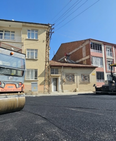 Battalgazi’de TOKİ Konutlarının Bağlantı Yolları Asfaltlandı