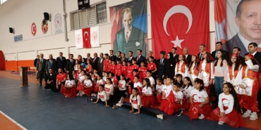 Darende’de Cumhuriyet Coşkusu Salona Sığmadı