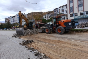 Darende’de D-300 Kara Yoluna Sıcak Asfalt