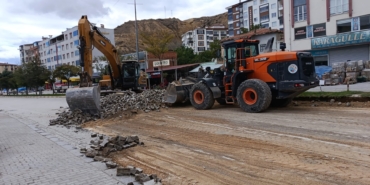 Darende’de D-300 Kara Yoluna Sıcak Asfalt