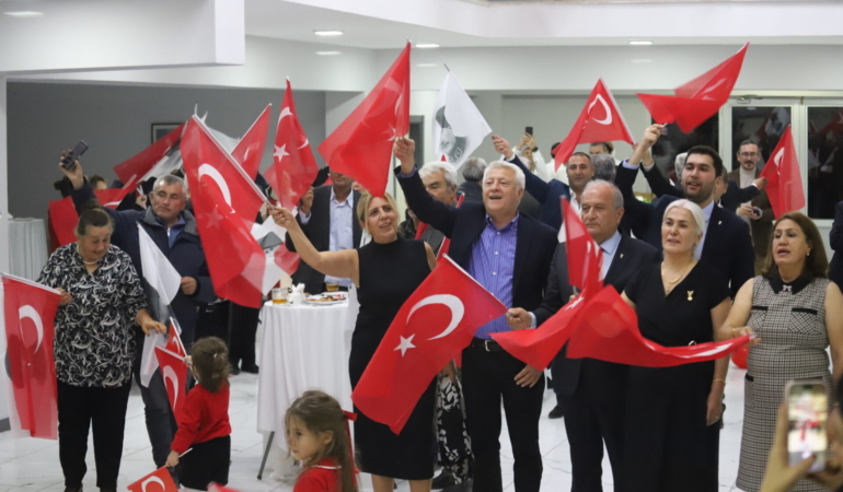 Hekimhan’da Cumhuriyet Coşkusu Salona Sığmadı! 103. Yıla Görkemli Kutlama