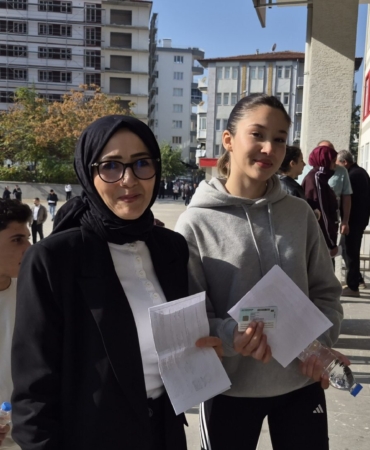 Malatya’da Anne Kız Aynı Okulda KPSS Heyecanı Yaşadı
