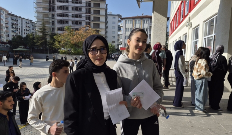 Malatya’da Anne Kız Aynı Okulda KPSS Heyecanı Yaşadı