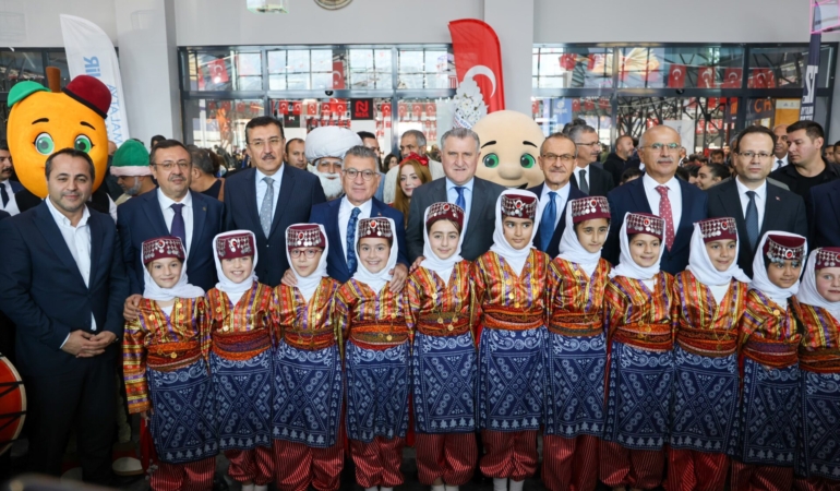 Malatya’da Kitap Şöleni Başladı: 300 Yayınevi, 350 İmza Etkinliği