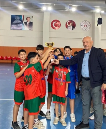 Malatya’da Minik Hentbolcuların Cumhuriyet Bayramı Heyecanı