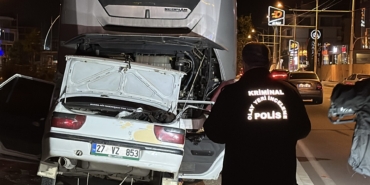 Malatya’da Otomobil Otobüsün Altına Girdi: 1’i Ağır 3 Yaralı