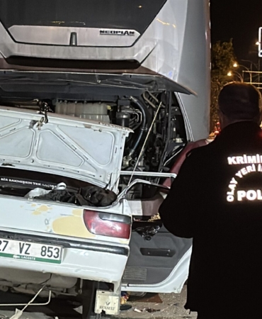 Malatya’da Otomobil Otobüsün Altına Girdi: 1’i Ağır 3 Yaralı
