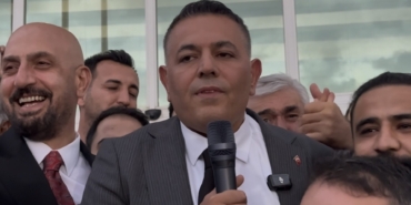 Sadıkoğlu: “Burası Siyaset Meydanı Değil”