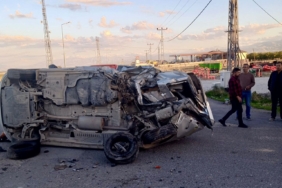 Yazıhan'da Minibüs İle Otomobil Çarpıştı: 1’i Ağır 3 Yaralı